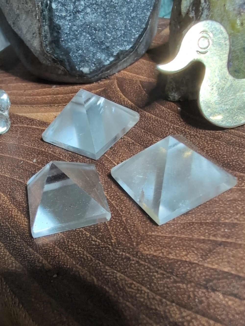 Three Quartz Pyramids (Mini) - Picture 2 of 3